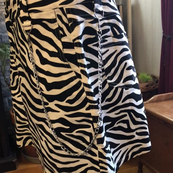 NWT Zebra Skirt & chain - Picture 2 of 7